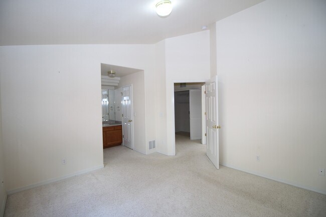 Building Photo - Amazing 5 bedroom home in Desirable Crown Hill Mesa on West Side of town