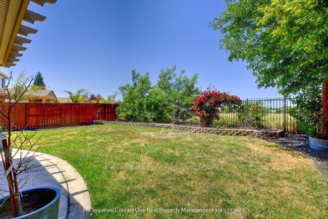 Building Photo - Lincoln Crossing, 4 bedroom 2.5 bath