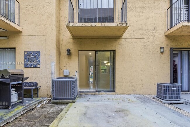 Building Photo - 6850 NW 173rd Dr