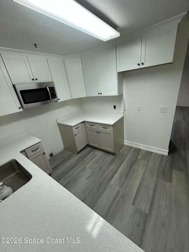 Building Photo - 7801 Maplewood Dr