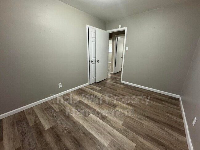 Building Photo - 11930 N Ranch Dr