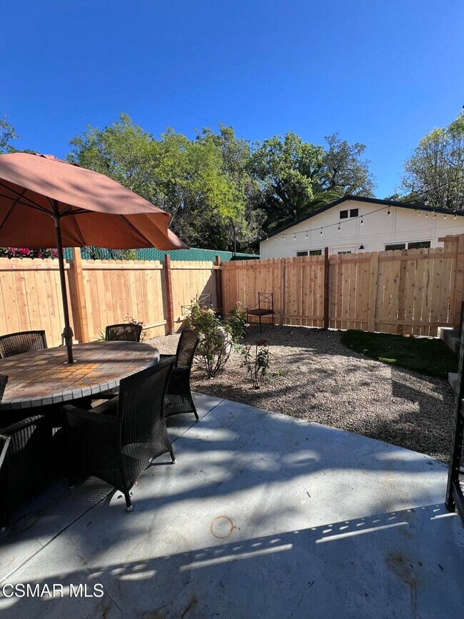 Building Photo - 3076 Los Robles Rd