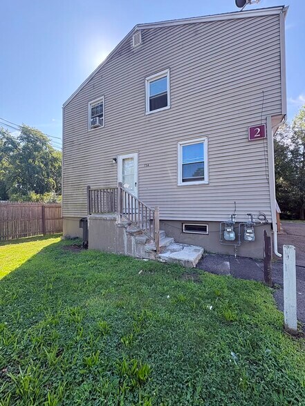 Building Photo - 2 Kilborn St