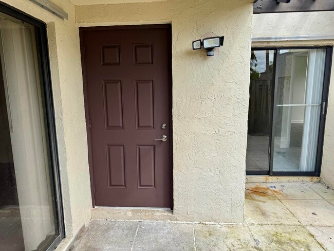 Building Photo - 1301 Waterview Cir