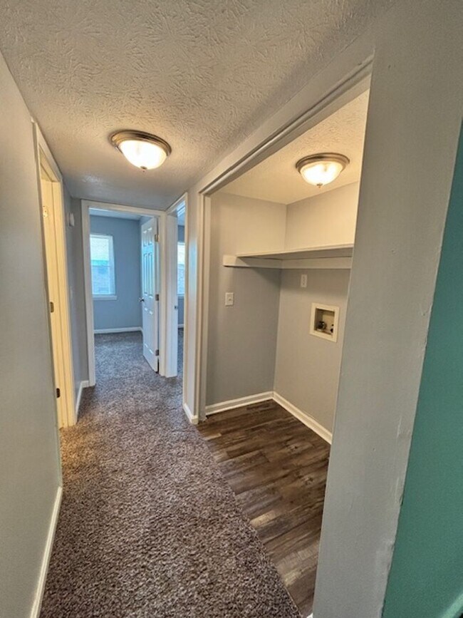 Building Photo - 1590 Illinois Rd