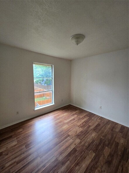 Building Photo - 2509 Birmingham Ave