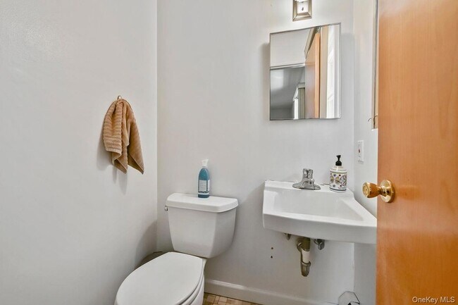 Building Photo - 568 Manville Rd