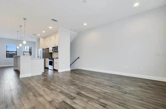 Building Photo - 401 N Oregon Ave