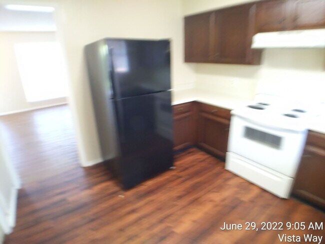 Building Photo - Apartment