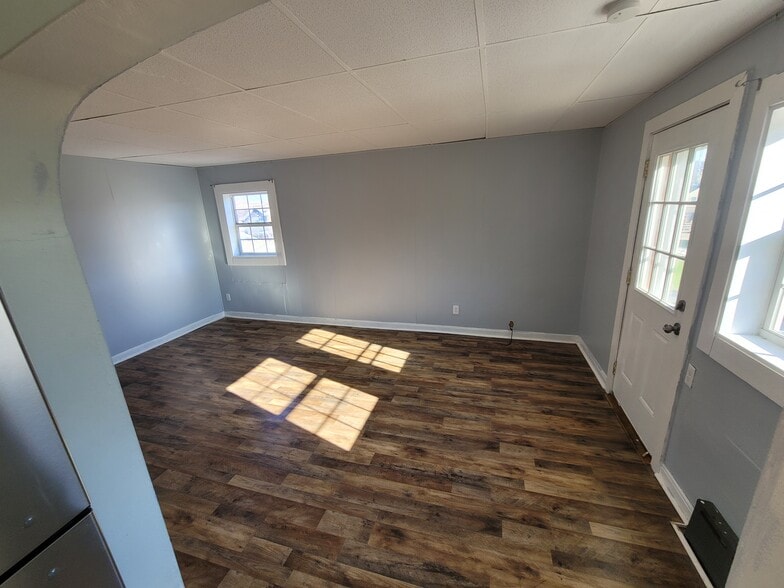 living room - 414 Erie Ave