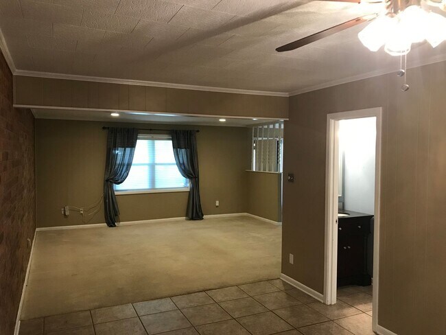 Building Photo - 212 Bell Downs Dr