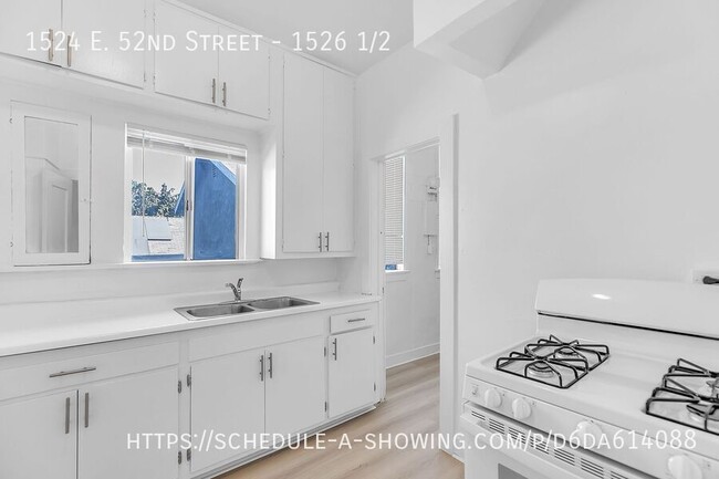 Building Photo - Newly updated beautiful upper 1 Bedroom + ...