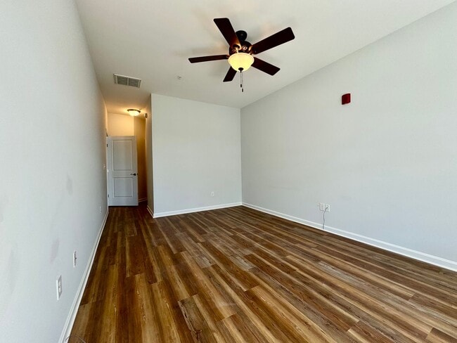 Building Photo - 2nd floor condo in Hearthstone Manor