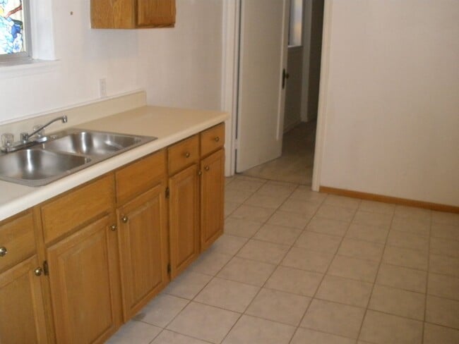 Building Photo - Greenlake / Greenwood Craftsman Home