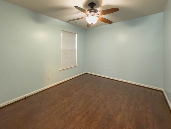 Building Photo - 628 Leonard Ln