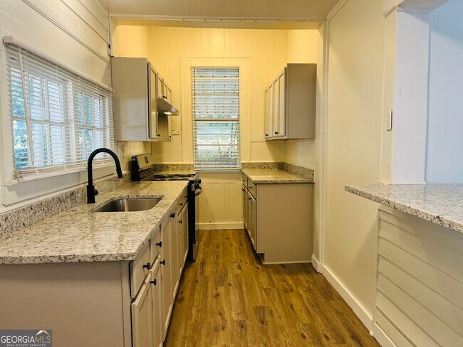 Building Photo - 1405 Austin St