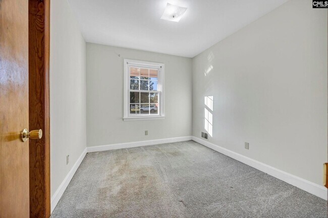 Building Photo - 1709 Woodfield Dr