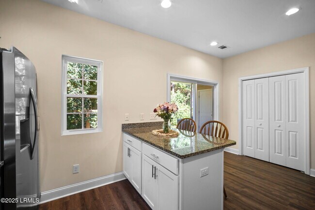 Building Photo - 222 Admiration Ave