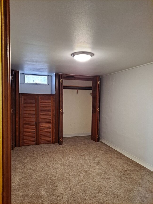 Building Photo - ALL PROSPECTIVE TENANTS MUST SUBMIT A $58 NON-REFUNDABLE APPLICATION FEE PER APPLICANT ONLINE AND...