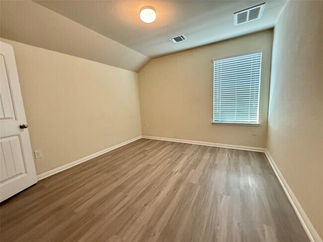 Building Photo - 11112 Dawes Pl