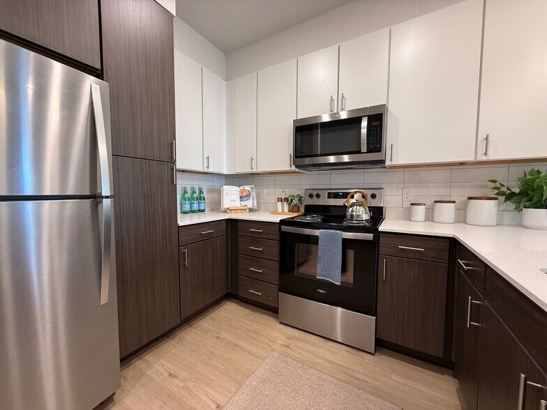 Building Photo - 1102 Treeta Trl