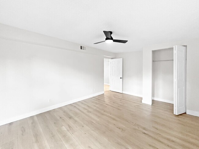 Building Photo - SECTION 8 ACCEPTED! Spacious Updated Home in St. Petersburg with a Large Backyard - 4bed | 2bed
