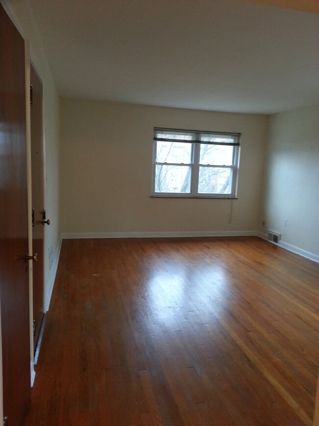 Building Photo - 804 Ellison Ave