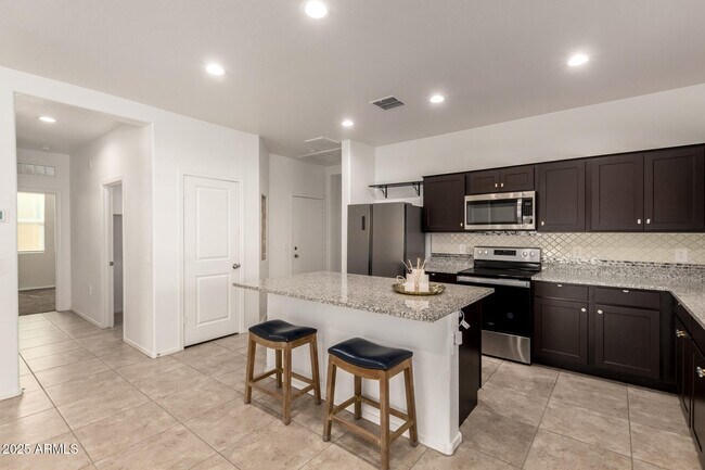 Building Photo - 5267 E Diatomite Dr