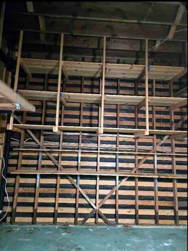 Building Photo - 19 Spring Rd
