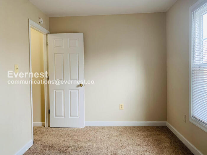 Building Photo - 12132 Salemtown Dr