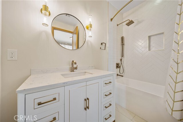 Building Photo - 216 N Buena Vista St