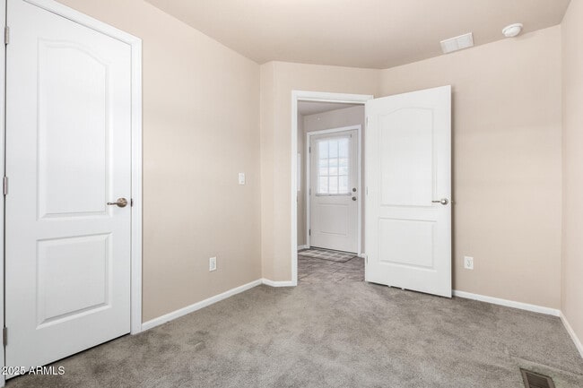 Building Photo - 2650 W Union Hills Dr