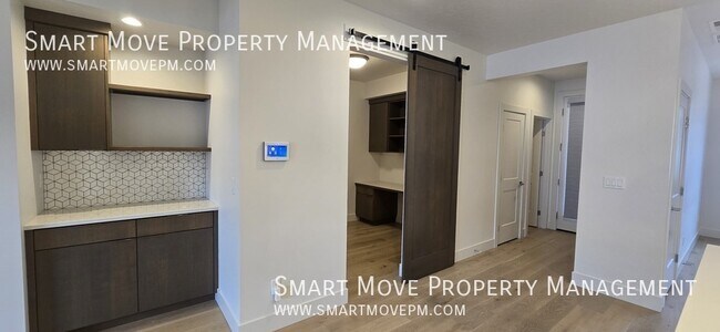 Building Photo - 3213 S Shadywood Way