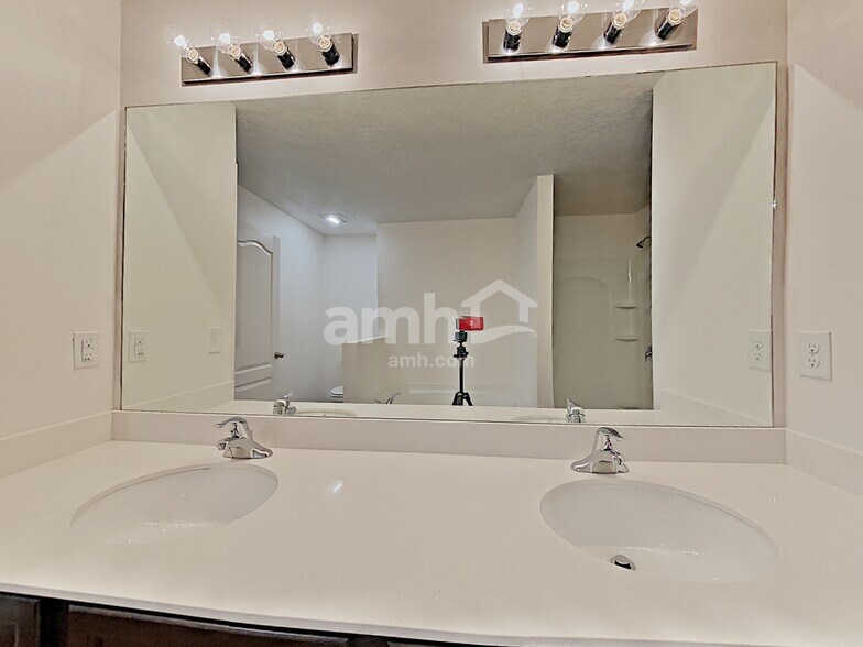 Building Photo - 1108 Brenton Leaf Dr