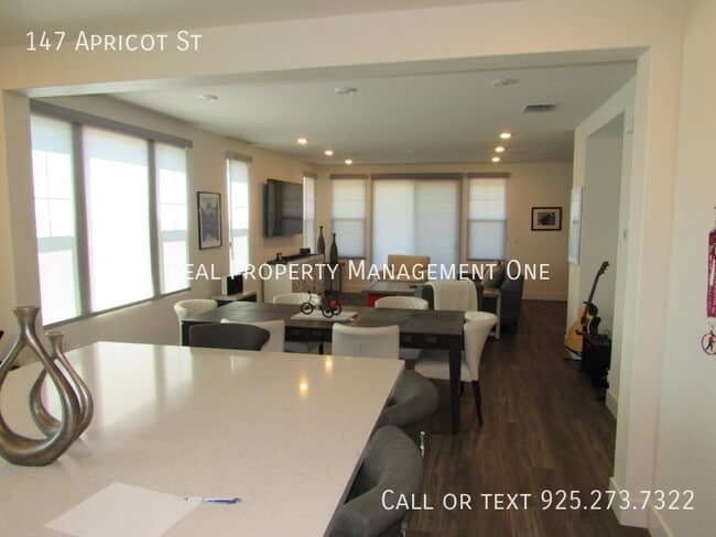 Building Photo - 147 Apricot St