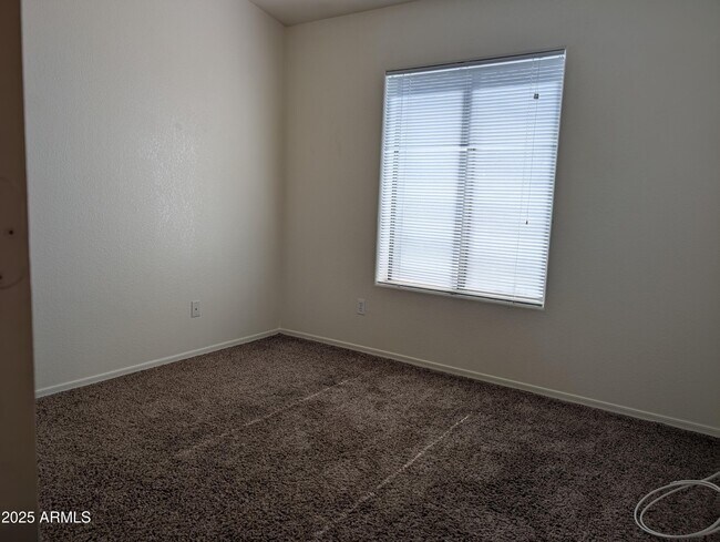 Building Photo - 534 W Bluefield Ave
