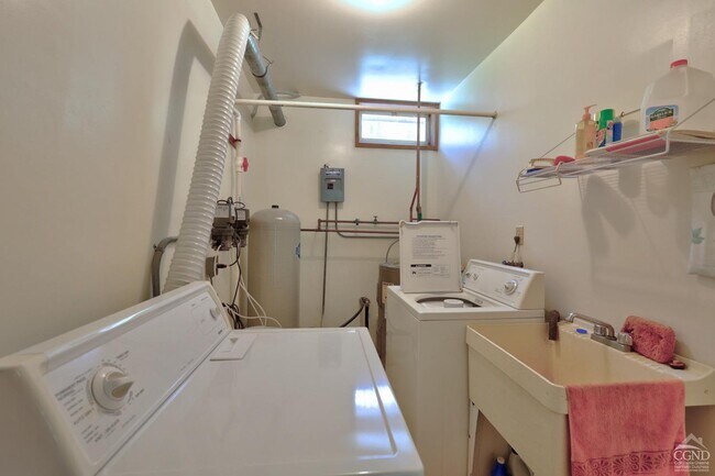 Building Photo - 561 Bald Hill Rd S