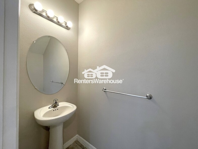Building Photo - 7025 Grand Elm Dr
