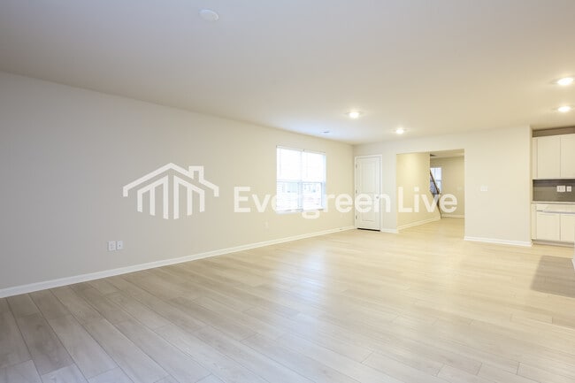 Building Photo - 2 Donemere Way