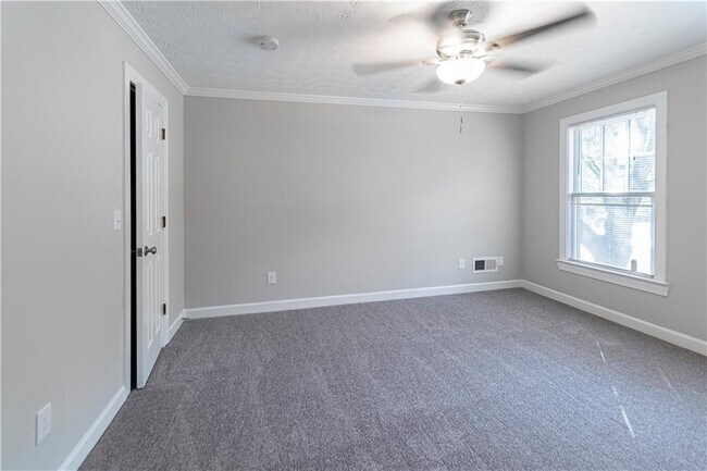 Building Photo - 3165 Henderson Walk