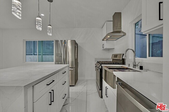 Building Photo - 4334 1/2 Sepulveda Blvd