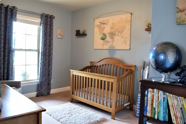 Building Photo - 324 Camelback Dr