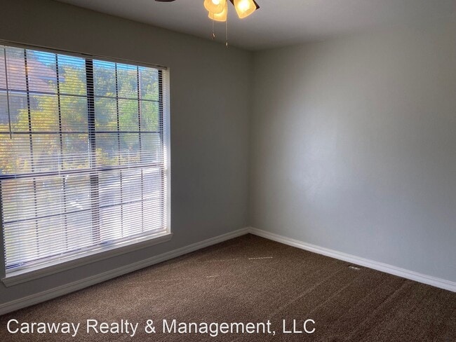 Building Photo - 2 br, 1.5 bath House - 4111 Pines Rd. #71 ...