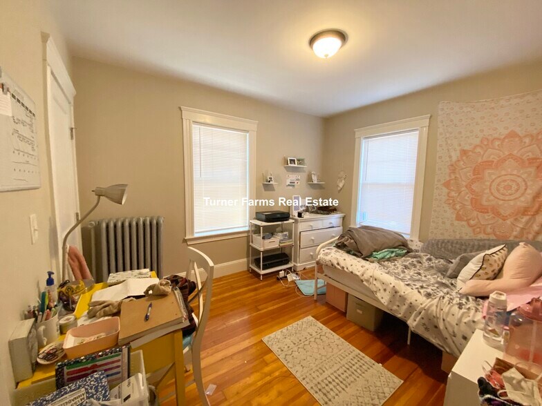 Building Photo - 21 Moraine St