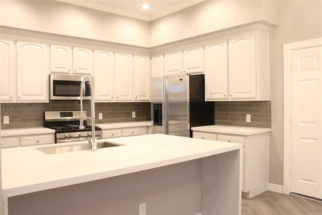 Building Photo - 13527 Brookbluff Ln