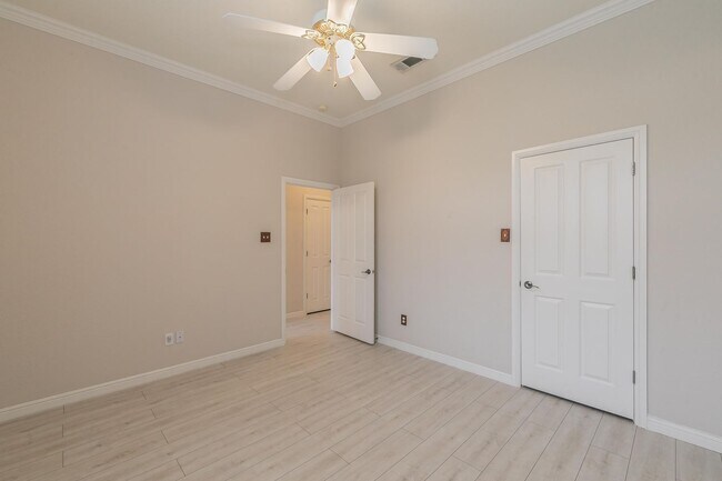 Building Photo - Beautiful 4 Bedroom Home in Ridgmar