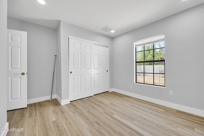 Building Photo - 5302 W Cheryl Dr