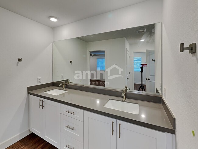 Building Photo - 3357 Blodwen St