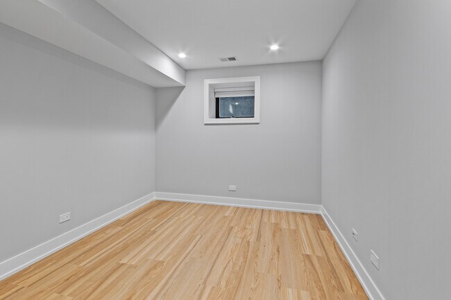 Building Photo - 1349 N Noble St