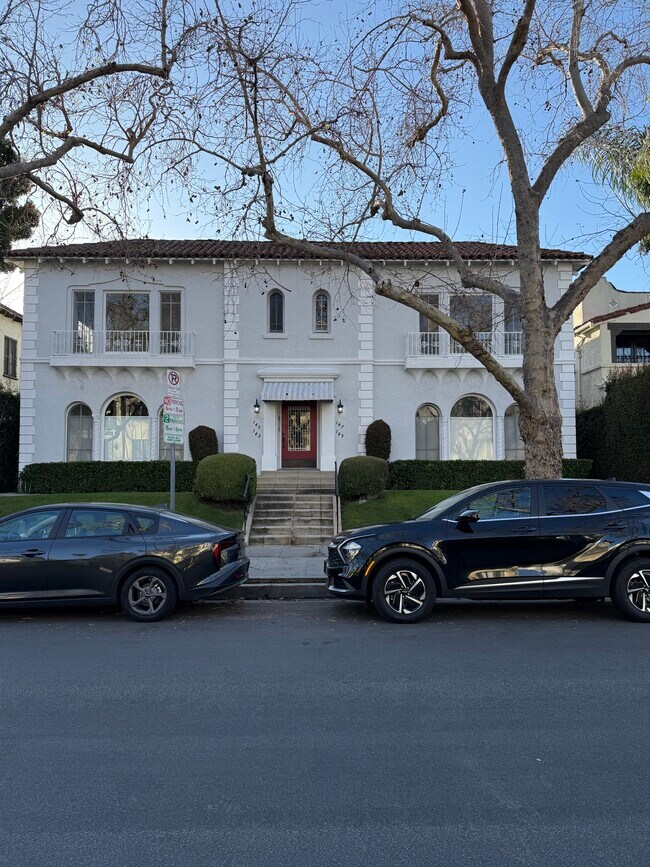 Building Photo - 145 N Sycamore Ave